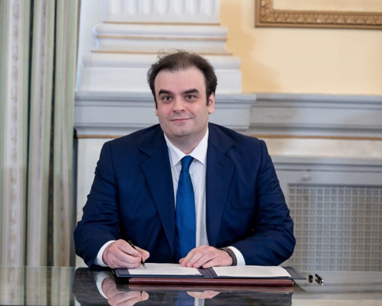 Ποιους είδε ο Πιερρακάκης στο Παρίσι  γιατί το μείζον είναι να μη σταματήσει η χρηματοδότηση μέσω ΟΠΕΚΕΠΕ  η ζήτηση για το placement της ΓΕΚ ΤΕΡΝΑ  σήμερα η πρώτη «κλήρωση» για αύξηση των αμυντικών στόχων του ΝΑΤΟ  ο κος Θεοδωρόπουλος και οι «ακριβοί μισθοί»  ποιες επενδύσεις στις ΗΠΑ πάτωσαν μετά την εκλογή Τραμπ